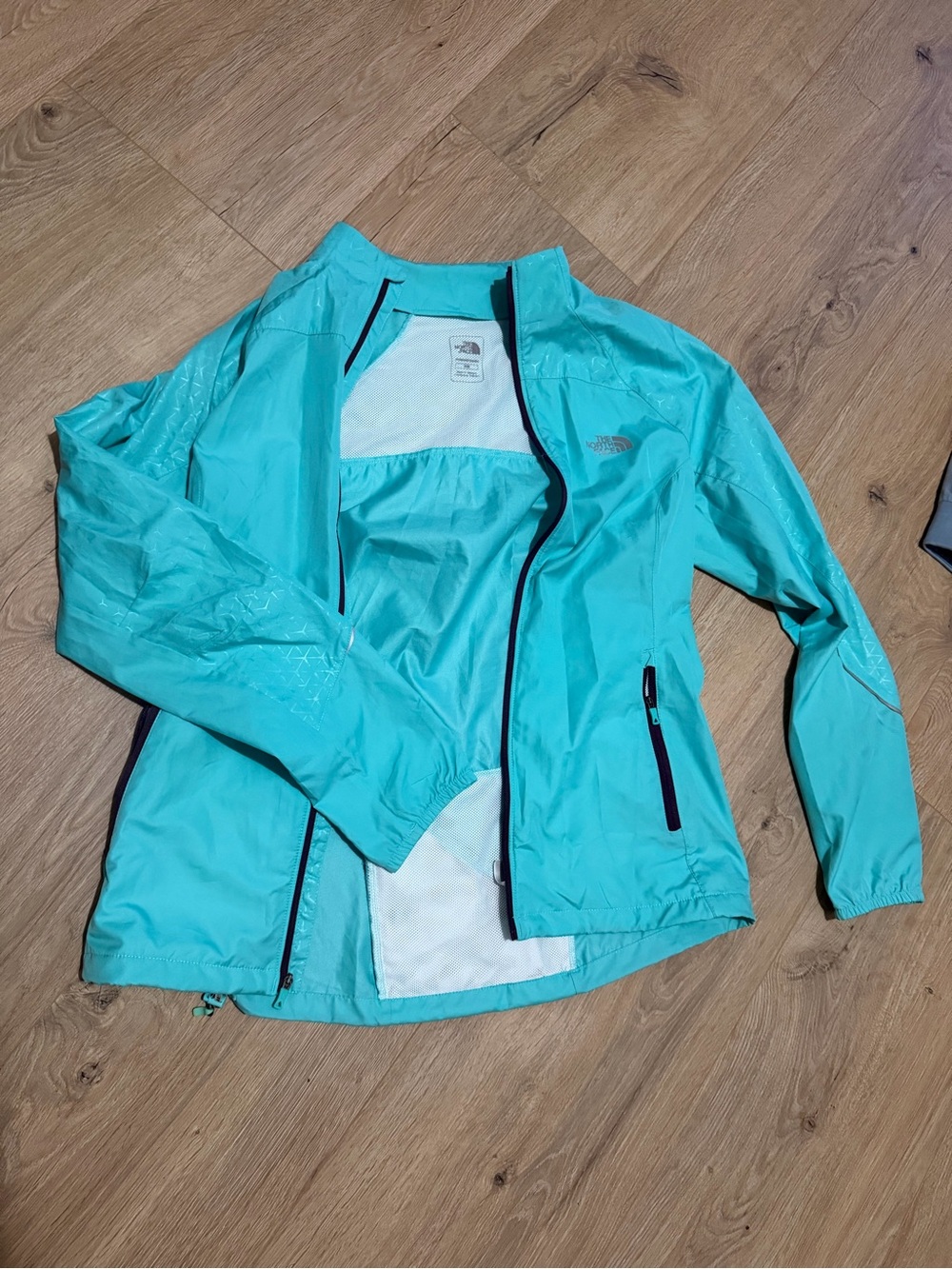 The North Face Women's Teal Aqua Lightweight Wind Jacket